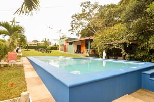 a large blue swimming pool in a yard at Hotel de Campo Villa de Ada in Gracias