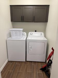 a laundry room with a washer and dryer at Maison Noir Retreat 3B 2B KING in Richardson
