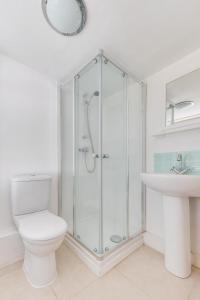 a bathroom with a shower and a toilet and a sink at 4 Bed in Wangford oc-2tov in Wangford +7 photos