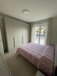 a bedroom with a bed and a window at Manzoni in Esine