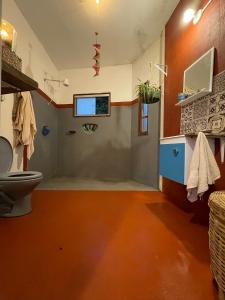a bathroom with a toilet in a room at Hospedagem Sabor Da Trilha in Vale do Capao +138 photos