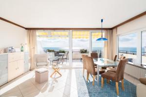 a kitchen and dining room with a view of the ocean at Miramar Whg 513 in Grömitz