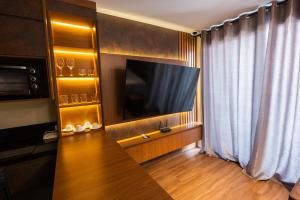 a room with a flat screen tv on a wall at Flat exclusivo Studio Cuiabá 908 in Cuiabá