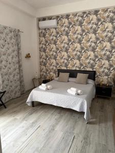 a bedroom with a bed with towels on it at B&B Melissa in Noto +96 photos