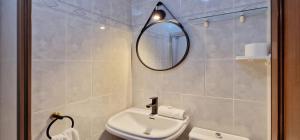 a bathroom with a sink and a mirror at COSMA HOUSE in Hinojedo