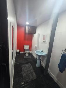 a small bathroom with a toilet and a sink at HOUSEWAVe in Parrita