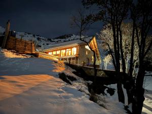 a house in the snow at night at Chalets d alpage 5 étoiles la chabane in Orcières