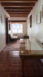 a living room with a glass table and a couch at Hotel Calli Yoloiztac, Valle de bravo in Valle de Bravo