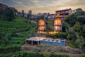 a house on a hill with a swimming pool at Vantage hills Haputale in Haputale