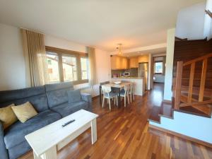 a living room with a couch and a table at Allotjaments Pirineus in Molló