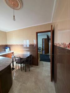 a kitchen and dining room with a table and chairs at Samadis Home 2 in Larache