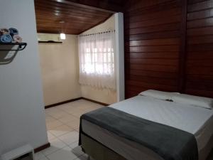 a bedroom with a bed and a window at Alfa Serra lago e montanha in Guapimirim +30 photos