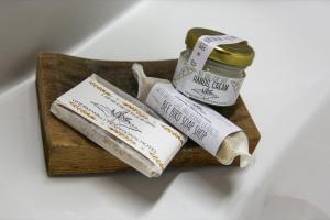 a wooden plate with a jar of jam and two rolls at Ghermaniko Guesthouse in Damouchari