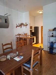 a wooden table in a room with a kitchen at Ferienwohnung Alexanderhof in Sankt Lambrecht