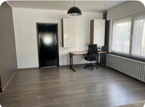 an empty office with a desk and a chair at Dar Fouad in Vilvoorde