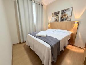 a bedroom with a bed with a blue blanket on it at Condomínio Reserva Almagre - MH in João Pessoa +50 photos