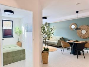 a living room with a table and a couch at Apartamenty Polna Park in Duszniki Zdrój