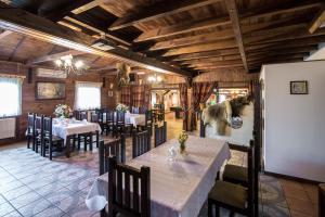 Restaurace v ubytování Karczma Pod Topolami