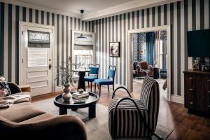 a living room with a couch and chairs at Claramount Club in Picton