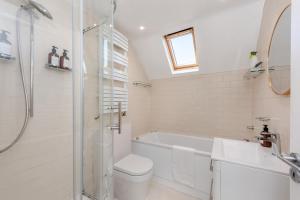 a bathroom with a tub and a toilet and a sink at 2 Bed in Shoreham-by-Sea oc-b29920 in Shoreham-by-Sea +19 photos