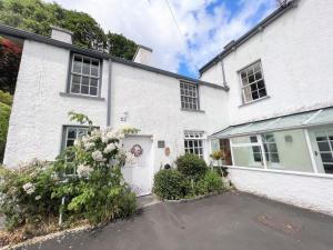a white house with a white garage at 3 Bed in Ambleside oc-62587 in Far Sawrey