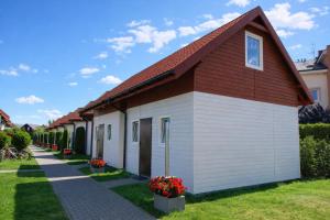 a row of cottages with red roof at Morska Przygoda in Rewal