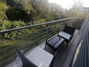 a bench sitting on top of a balcony at Loft lumineux et confortable in Grimisuat