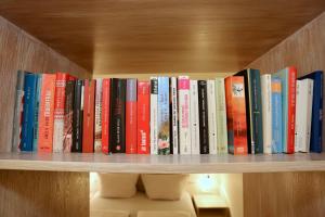 a book shelf filled with lots of books at Appartement 107 in Juist