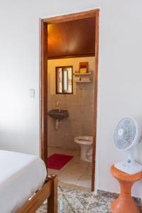 a bathroom with a toilet and a sink at Casa Rosaz in Cavalcante +28 photos