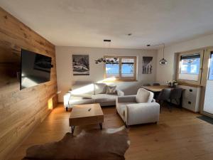 a living room with a couch and a table at Haus Steinplatte in Waidring