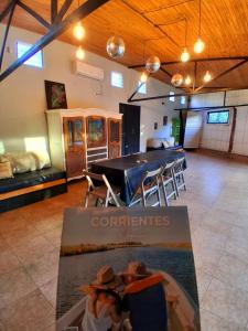 a room with a table and chairs and a couch at ESPACIO MINGA, casa quinta en la ciudad, hasta 8 personas in Corrientes