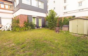 a yard in front of a house with a table and chairs at Maison des Compagnons in Val de Reuil