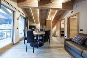 a living room with a table and chairs and a couch at Chalet Boscopiano in Valdidentro