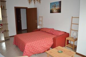 a bedroom with a red bed in a room at Cologno Centro Apartment in Cologno Monzese