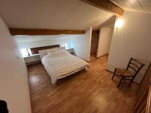 a bedroom with a bed and a chair in it at T1-bis Central Blagnac in Blagnac