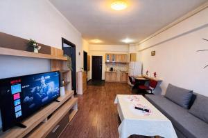 a living room with a couch and a tv at Ho-Jack 2 - Apartment in Dudu