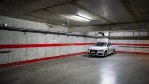 a white car parked in a parking garage at DEPARTAMENTO PREMIUM en Chillán Centro, full equipado, cómodo, con estacionamiento, factura para empresas, wifi de alta velocidad in Chillán