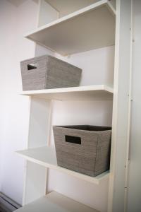a shelf with two boxes and a basket on it at Loft Montecarlo in Hermosillo