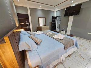 a bedroom with a large bed with towels on it at Hotel Kiara in Cataltzul
