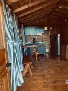 a kitchen in a cabin with a blue counter top at La esmeralda in Arbeláez