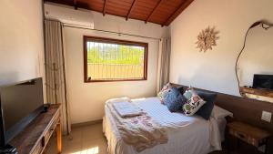 a small bedroom with a bed and a window at Pousada Boutique Chico Anjo in Ouro Preto