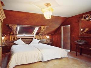 a bedroom with a large white bed and a window at Vielsalm Stay with furry friends in Vielsalm