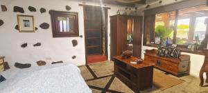 a bedroom with a bed and a dresser and a window at Finca Lucía - Los Hervideros in Mácher