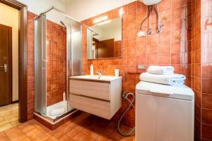 a bathroom with a sink and a shower at Primula Comfort Apartment in Bellagio