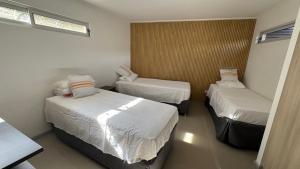 เตียงในห้องที่ Santa Ana Central Rengo1