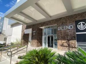a sign on the front of a blind building at Apart Blend Marista Ar, Cozinha Próx ao Órion in Goiânia