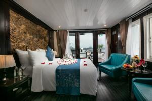 a hotel room with a bed and a blue chair at Top Hill Halong Homestay in Ha Long