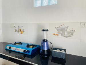 a blender sitting on top of a counter at SH Villa in Weligama