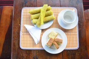 a tray with two plates of food on a table at Wounder Mountain view ella in Medaperuwa +8 photos