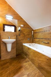 Kúpeľňa v ubytovaní Hotel Róża + 18 fotografií